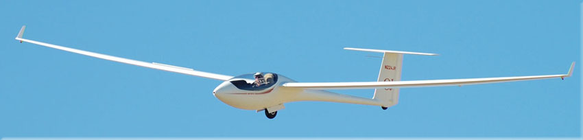 ASW24 Glider OJ piloted by Bob Ireland, Photo by Tom Jue
